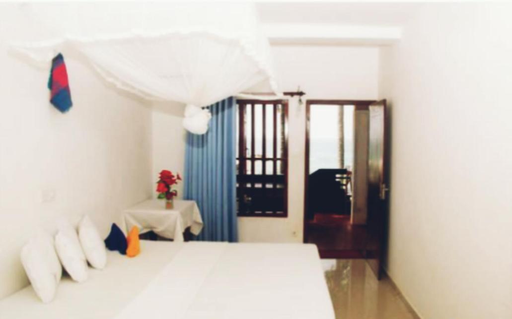 Githmini Beach House And Toures Hikkaduwa Dış mekan fotoğraf